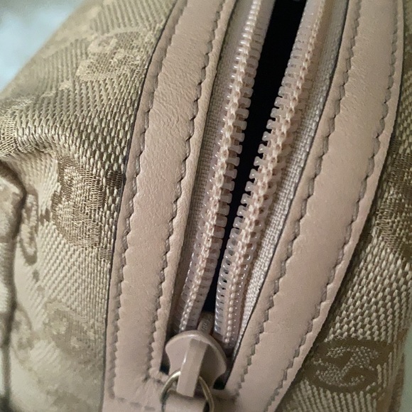 Gucci GG Logo Cosmetic Pouch Bag / R1309 - Picture 2 of 7